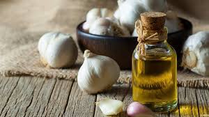 فوائد زيت الثوم للوجه 2 فوائد زيت الثوم للوجه